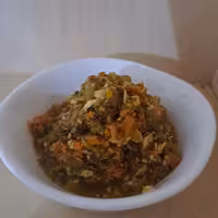 ترشی مخلوط خانگی با اب انگور درست شده(یک کیلویی)