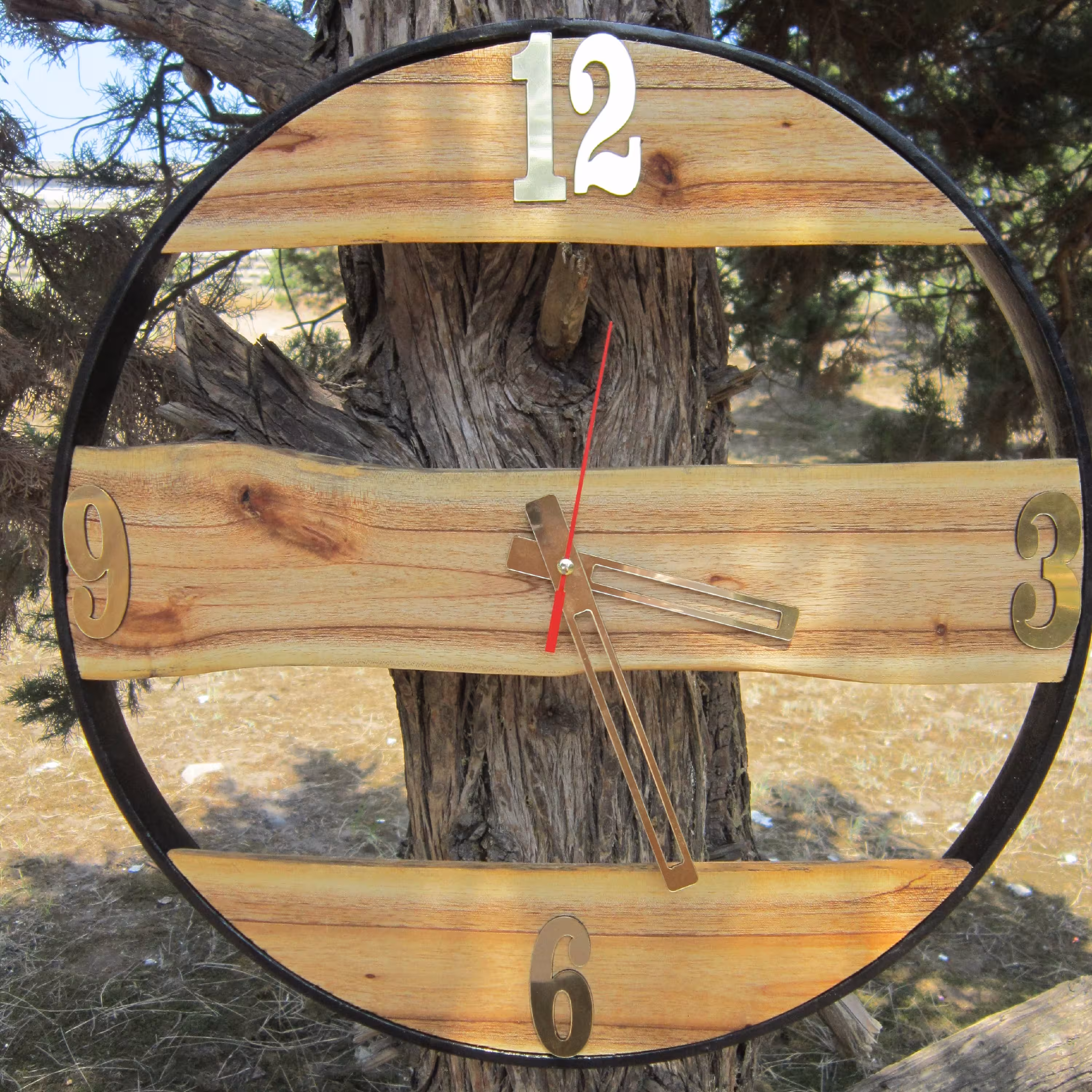 ساعت دیواری چوبی 