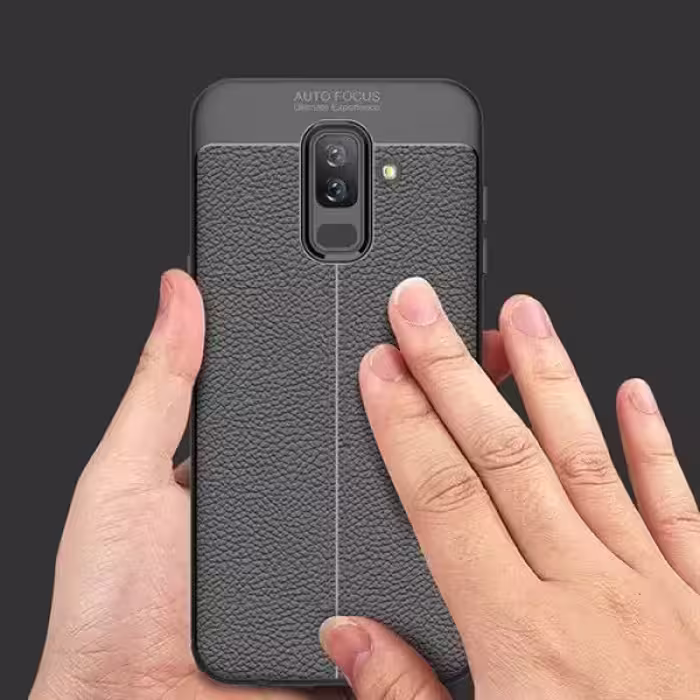 قاب گوشی سامسونگ Samsung Galaxy J8 طرح چرم اتوفوکوس رنگ مشکی