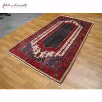 فرش دستبافت سنندج کد 40046 با طرح لچک و ترنج، زمینه کرمی و حاشیه لاکی