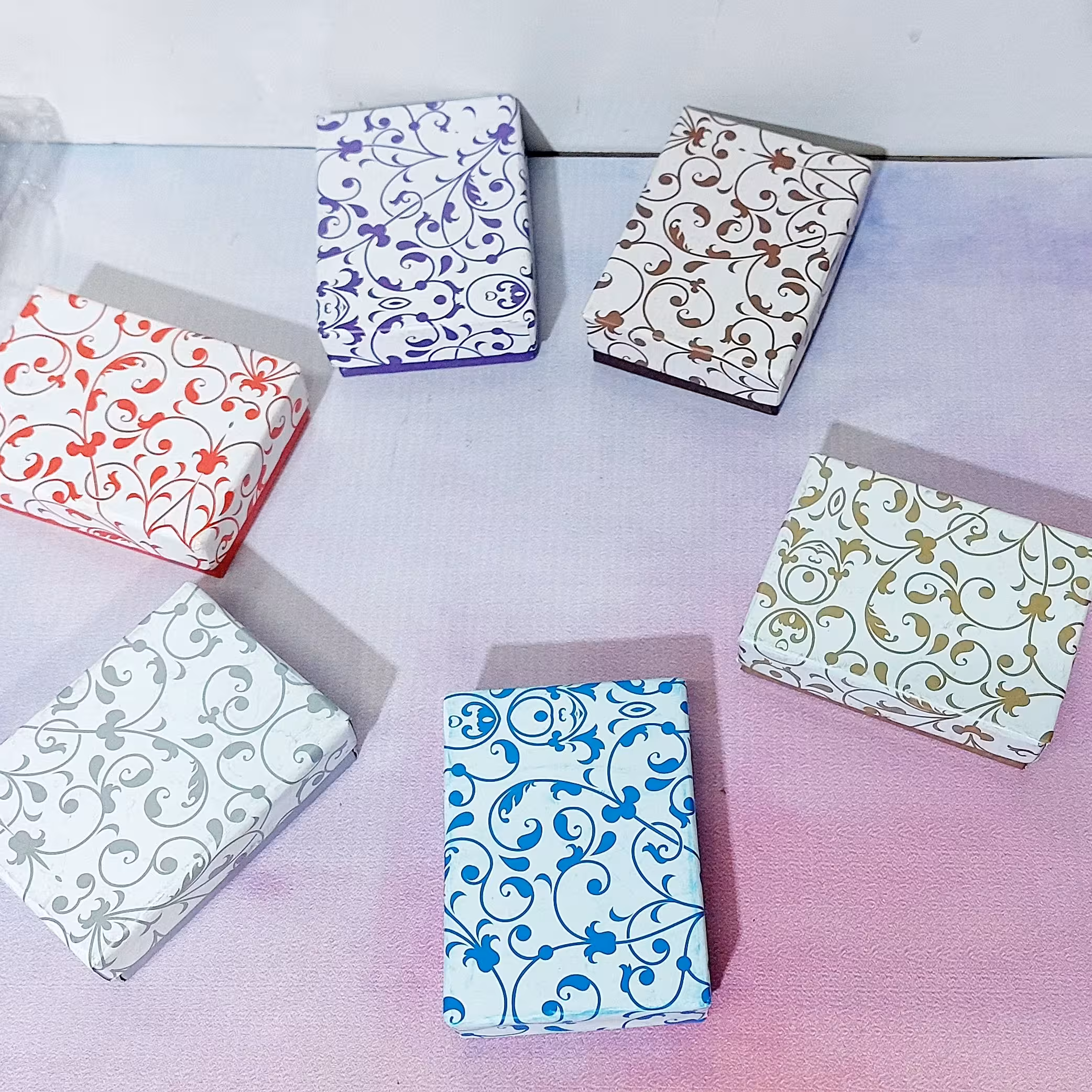 جعبه مقوایی  5 عددی سخت طلا و جواهر   هارد باکس مناسب  گوشواره طرح  اسلیمی کهن