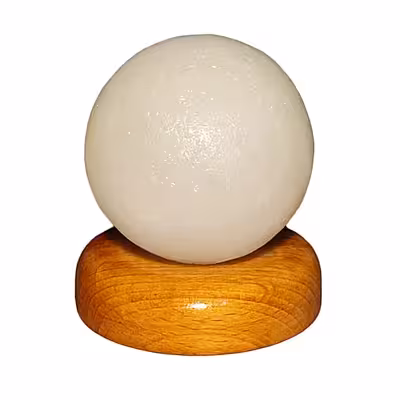 آباژور سنگ نمک مدل گـوی مـیـنیـاتـوری طـرح پـایـه چـوبـی کد 426