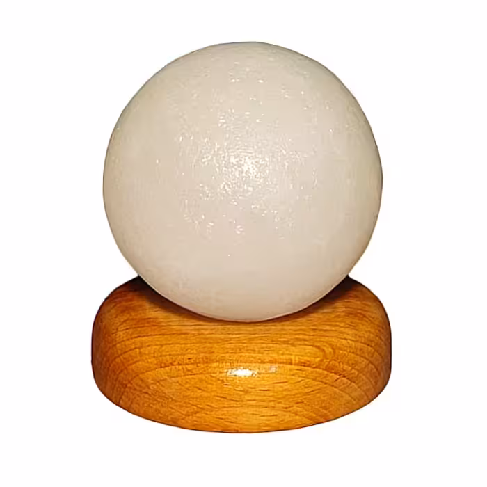 آباژور سنگ نمک مدل گـوی مـیـنیـاتـوری طـرح پـایـه چـوبـی کد 426