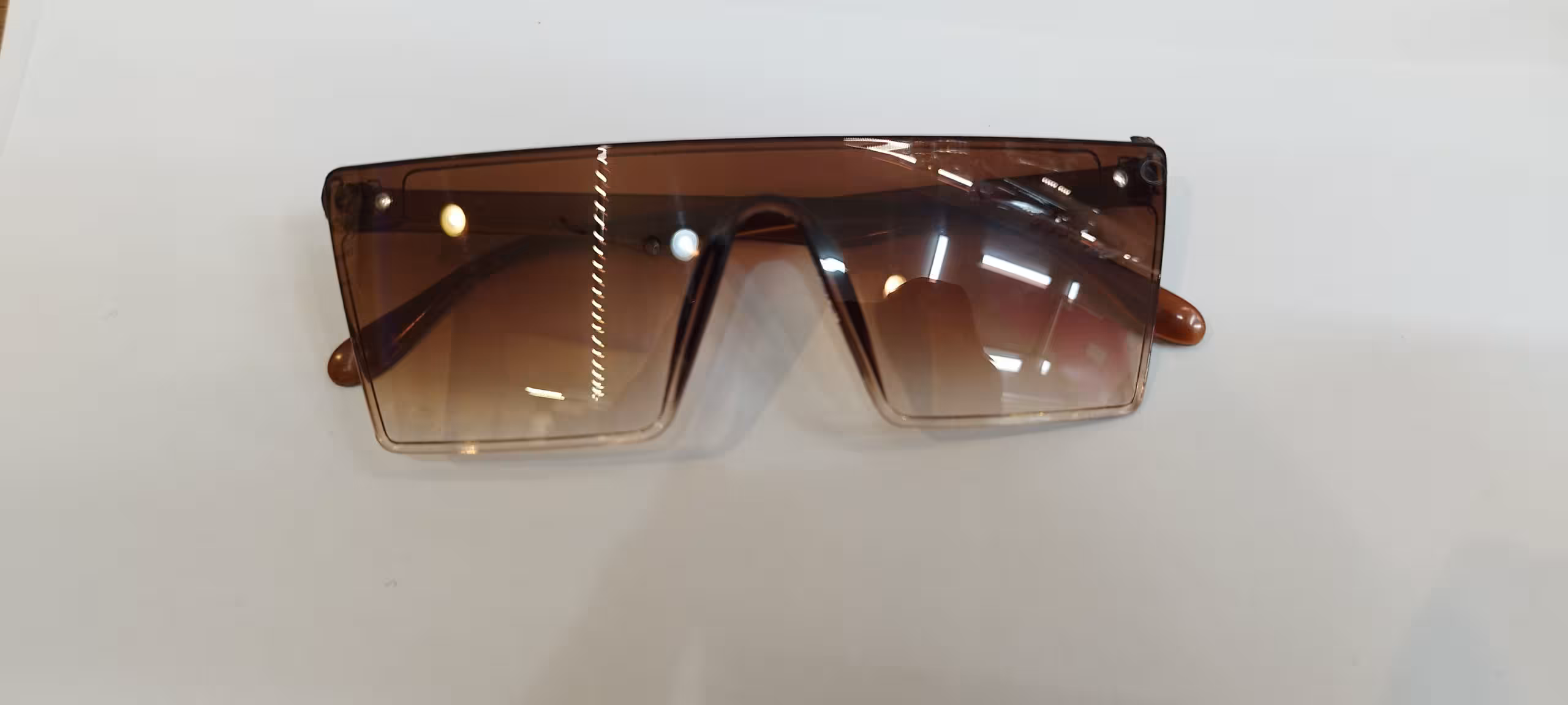 عینک آفتابی اسپرت با طراحی فوق العاده زیبای