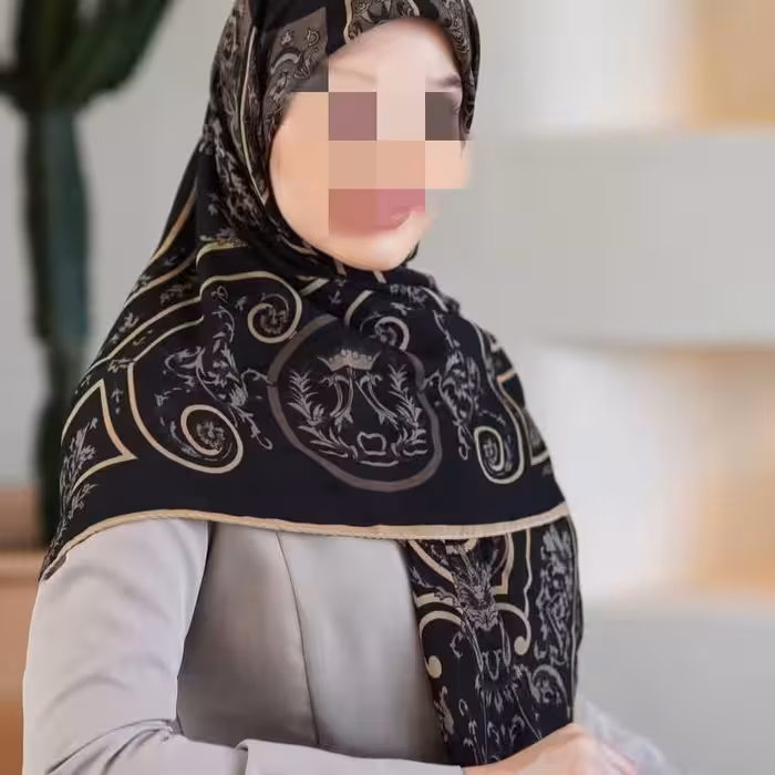 روسری حریر کرپ.. 
قواره 105
دورو چاپ پشت سفید نیست
نارک و سبک و خنک
بسیار نرم و لطیف 
مناسب تابستان
