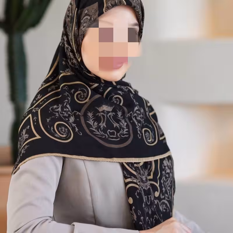 روسری حریر کرپ.. 
قواره 105
دورو چاپ پشت سفید نیست
نارک و سبک و خنک
بسیار نرم و لطیف 
مناسب تابستان
