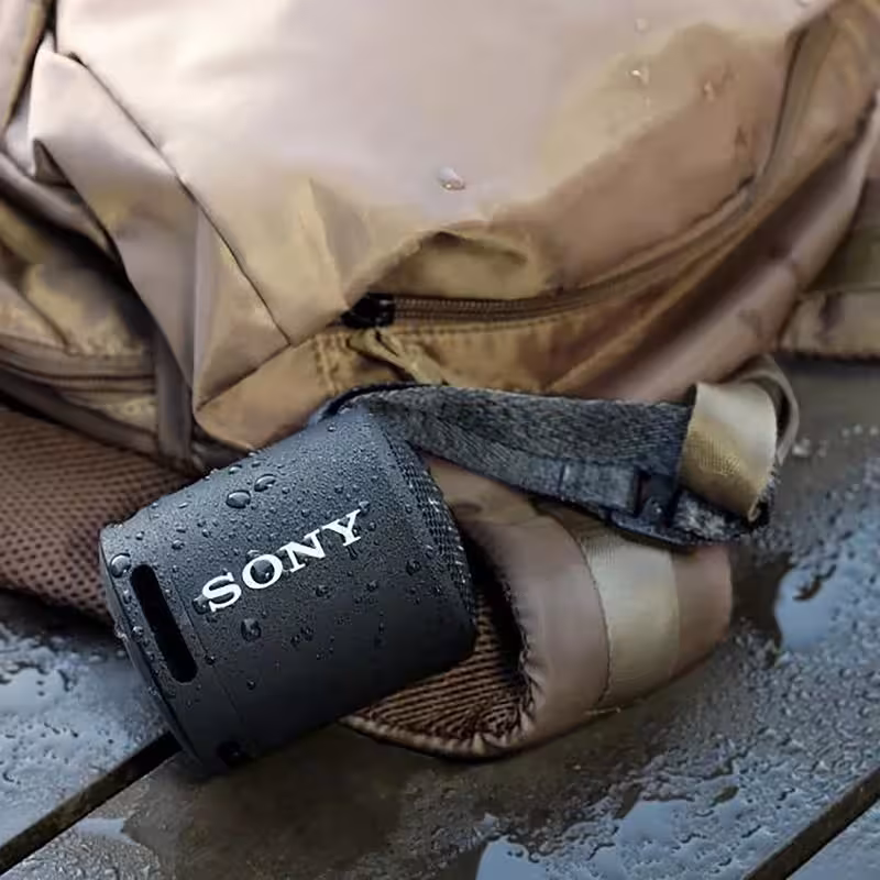 اسپیکر بلوتوثی قابل حمل سونی مدل SRS-XB13، مدت زمان پخش 16 ساعت، نسخه بلوتوث 5، منبع انرژی باتری لیتیوم یونی، مدت زمان شارژ شدن 4.5 ساعت، همراه با کابل USB Type-C، دارای میکروفون داخلی، ضد آب و غبار، اتصال به دستگاه‌های اندروید با Fast Pair