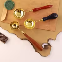 قاشقک فلزی با دسته ی چوبی مخصوص مهر و موم Sealing wax spoon