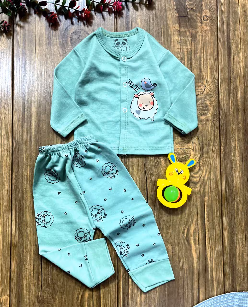 لباس نوزادی بلوز جلو دکمه و شلوار ببعی و گنجشک