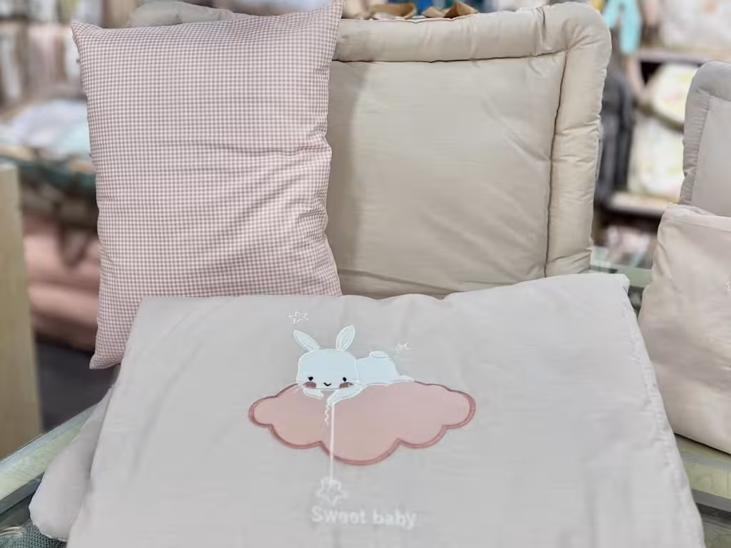 سرویس خواب دم دستی مسافرتی نوزادی(سایز 2)مجموعه 3 عددی تشک، لحاف و بالشت طرح خرگوش صورتی الا ELA