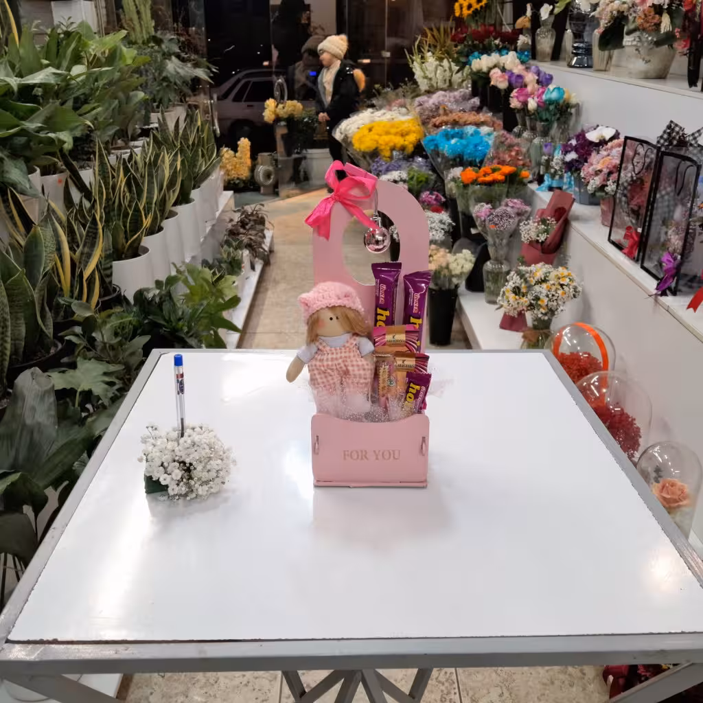 باکس شکلات و عروسک روسی صورتی