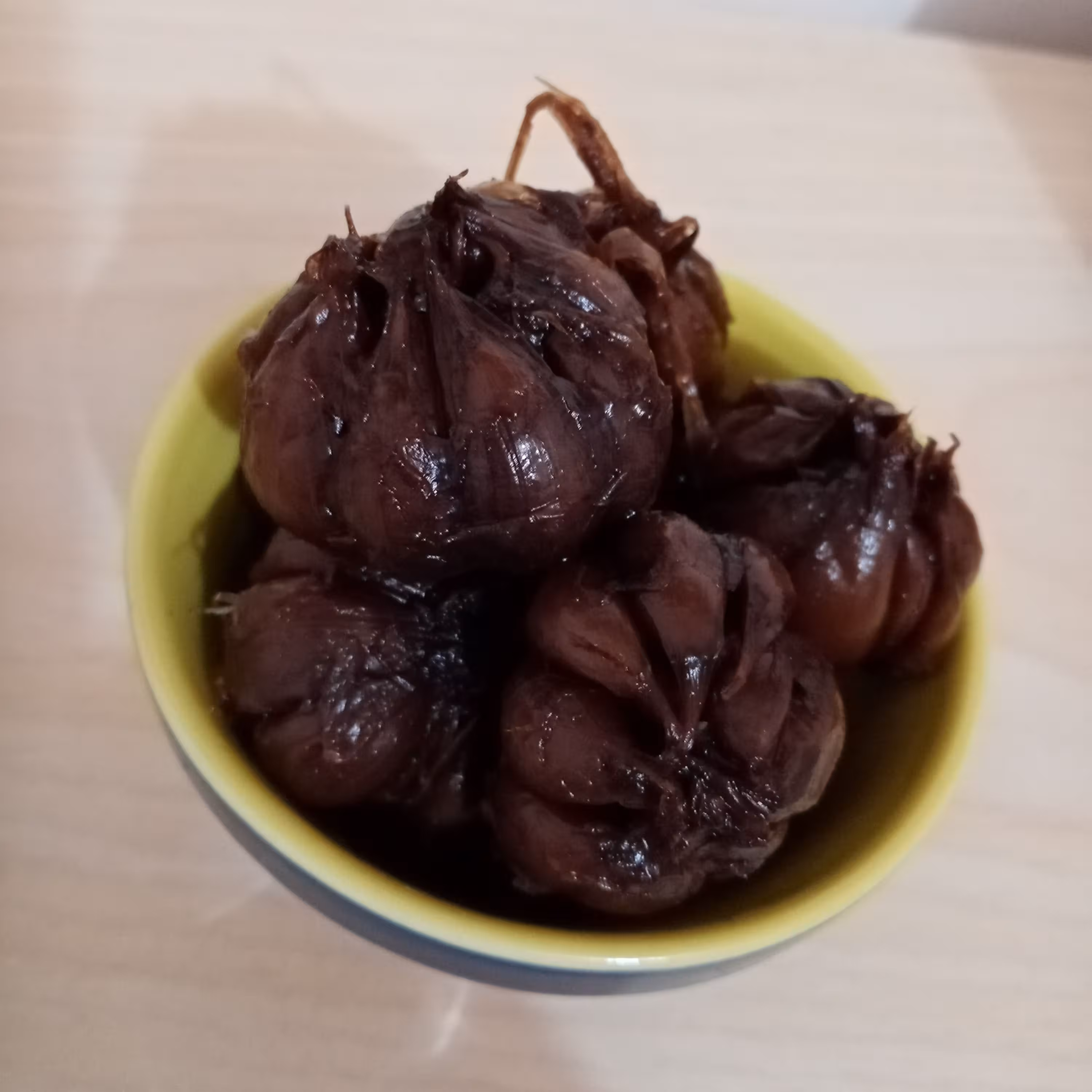 سیر ترشی خانگی  7 ( هفت ) ساله خانگی اعلا(فقط یک ظرف سه کیلویی باقیمانده) 