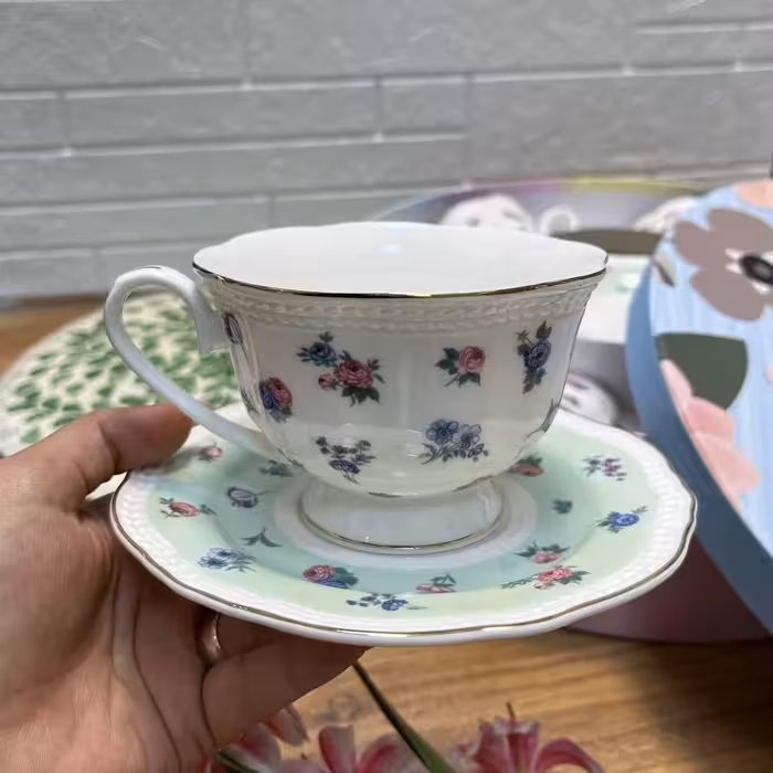 ست چایخوری 12 پارچه گل‌دار کد 6115 | فنجان و نعلبکی چینی طرح گل‌های چندرنگ اروپایی