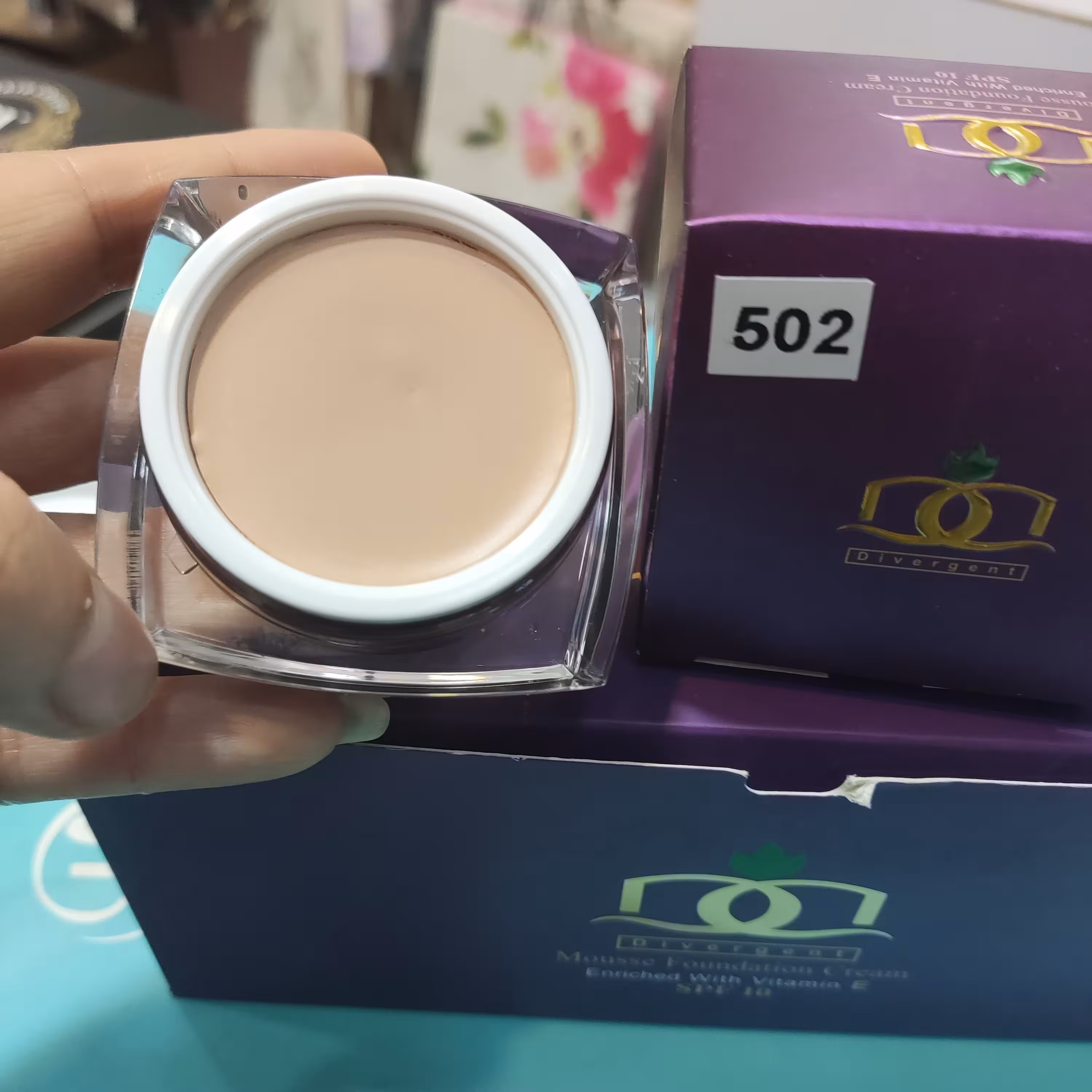 کرم مت موس دیورجنت
Divergent Foundation Matt Mouse Cream
_شماره 502_مواد کره ای