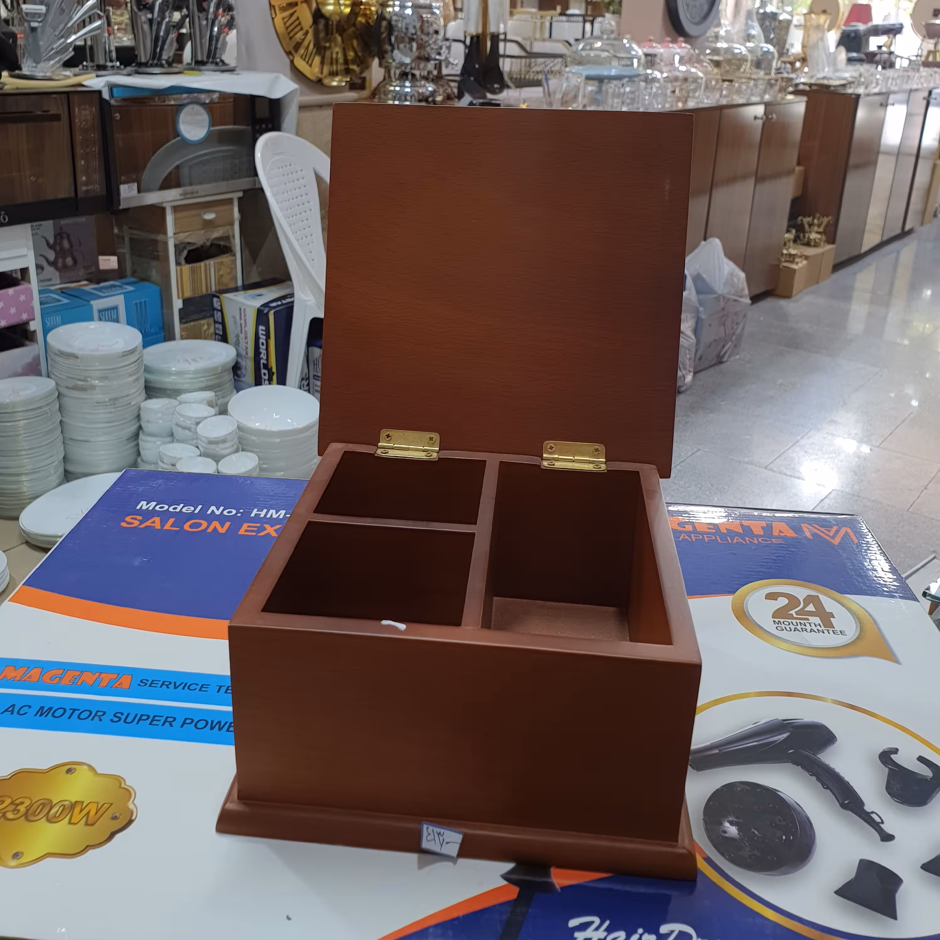 تی بک ساخته شده از چوب راش و یک رنگ کاری عالی و باکیفیت
