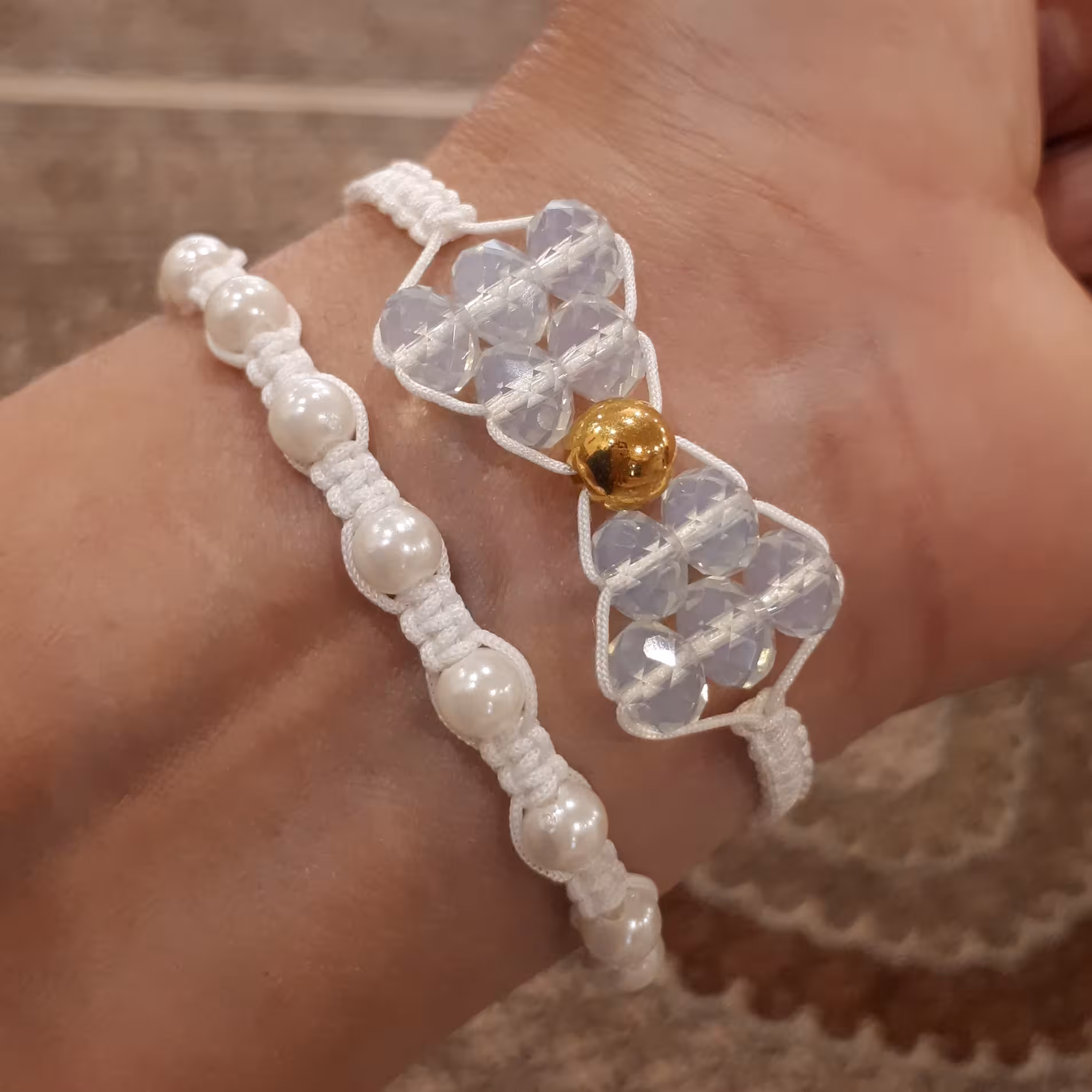 پک دو عددی دستبند با مهرهای کریستالی و مرواریدی دستساز خانگی قابل تنظیم با دست 