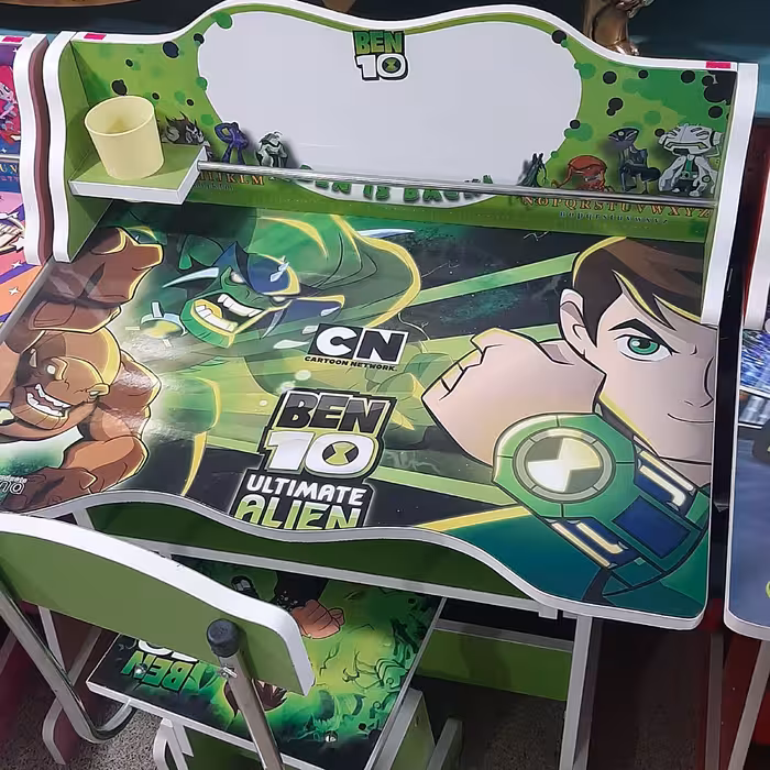 میز تحریر کودک طرح بنتن ( 3 الی 13 سال ) رنگ سبز ( پسرانه )