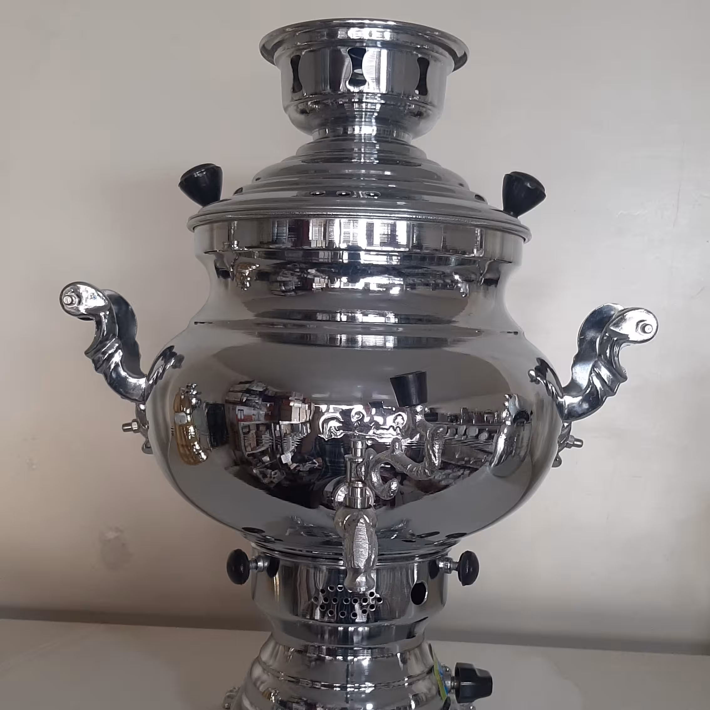 سماور 8  لیتری  ساده  برند شبنم پایه کله شیری درجه یک ساخت ایران 