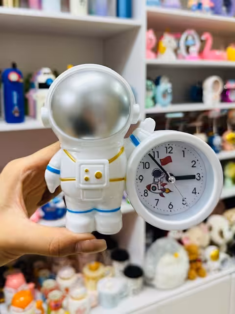 ساعت رومیزی کودک طرح فضانورد-نقره ای