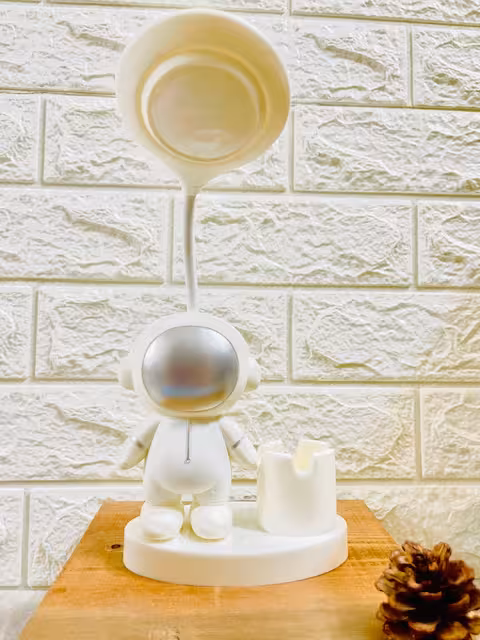 چراغ مطالعه جاقلمی دارطرح فضانورد-سفید