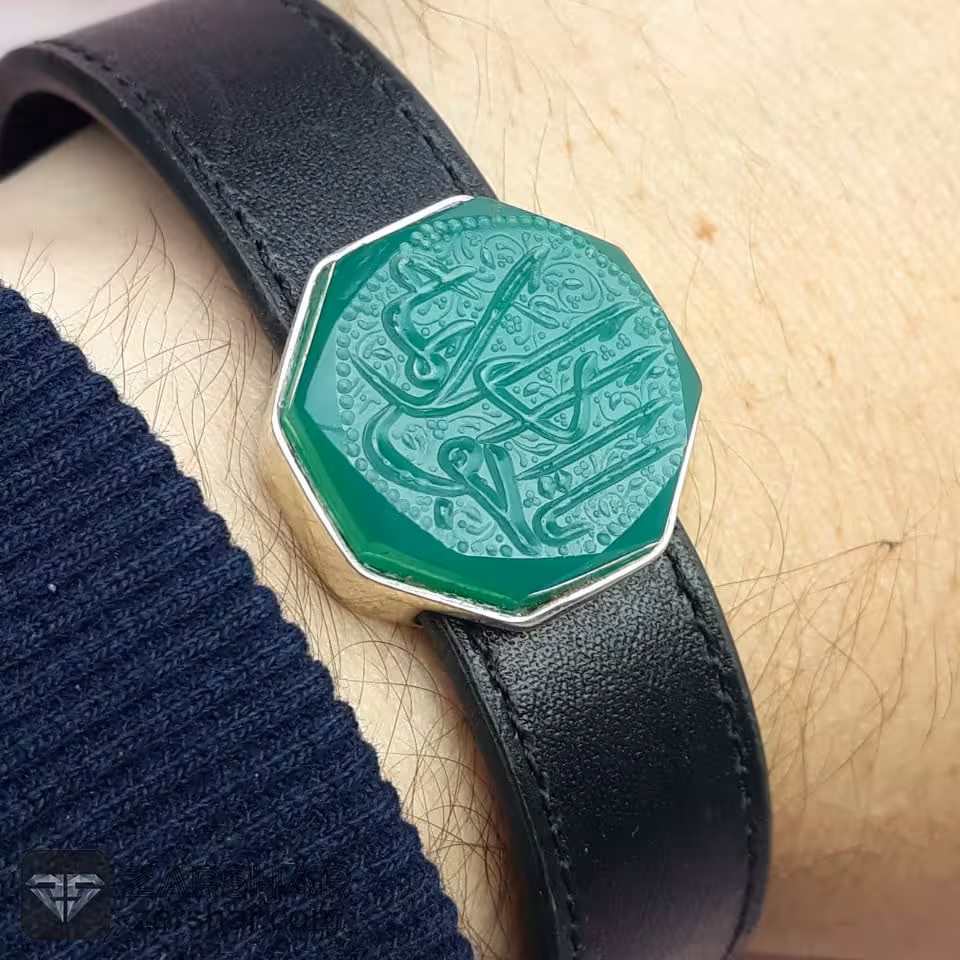 دستبند چرمی عقیق سبز خطی جواد الائمه
