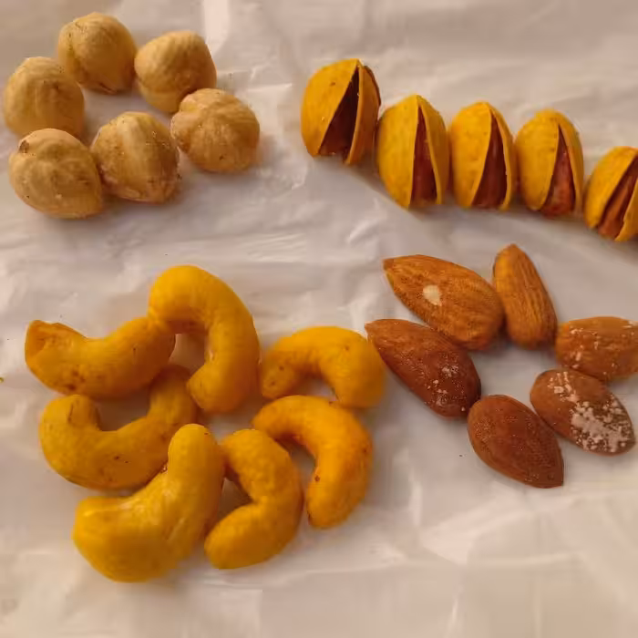 آجیل 4 مغز  بوداده فوق اعلا  تازه وخوشمزه پسته  اکبری درشت دستچین براحتی پسته از پوست جدا میشه مغزهای درجه یک خیلی عالی 