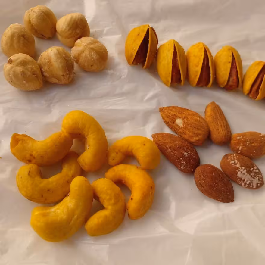 آجیل 4 مغز  بوداده فوق اعلا  تازه وخوشمزه پسته  اکبری درشت دستچین براحتی پسته از پوست جدا میشه مغزهای درجه یک خیلی عالی 