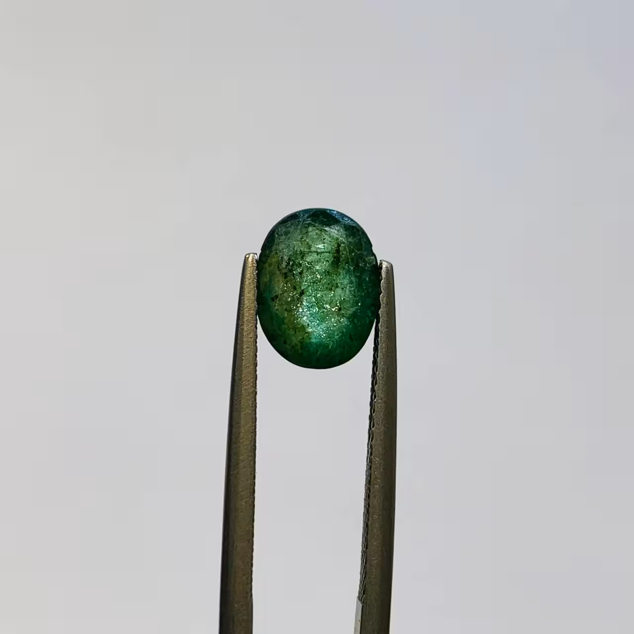 نگین زمرد زامبیا سایز 10*8 میلی‌متر