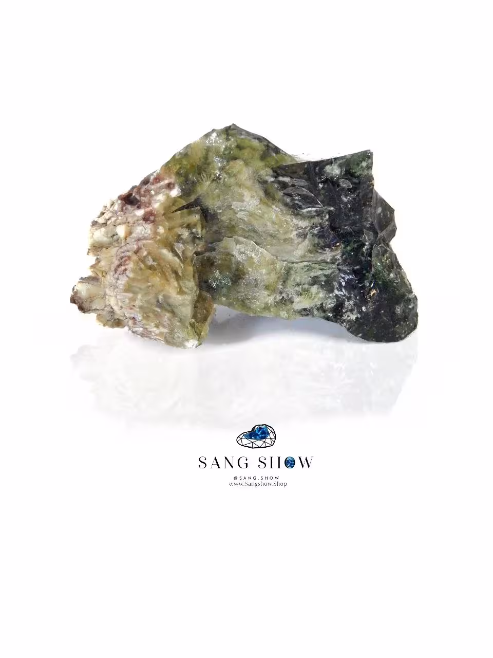 سنگ راف آپاتیت سبز بر روی بستر نمونه استثنایی و معدنی S615