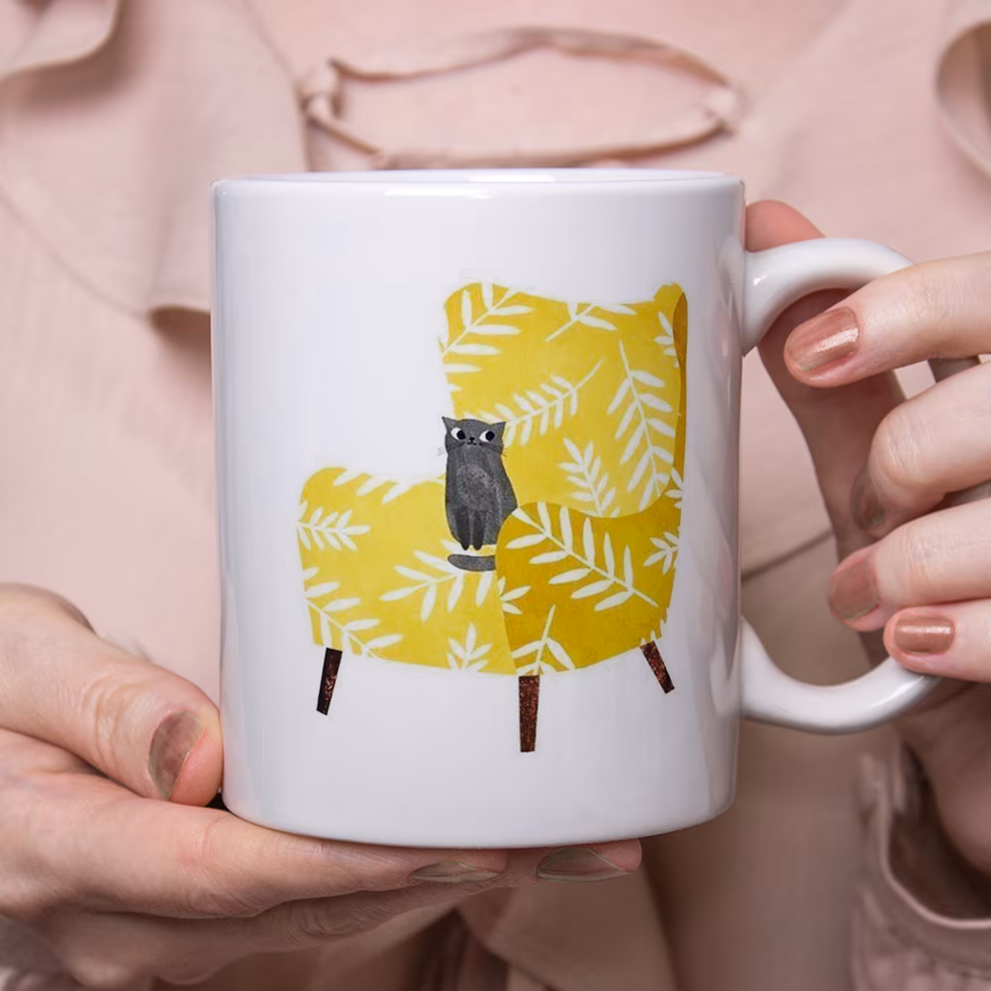 ماگ طرح حیوانات مدل گربه روی مبل