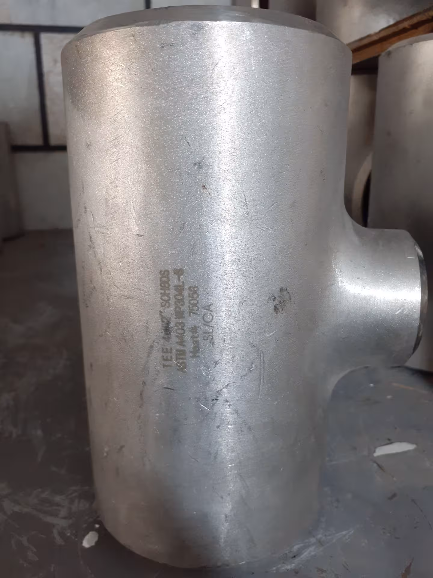 سه راه 1/2 1 * 4  اینچ تبدیلی بدون درز استلنس استیل رده 80 از جنس SM A403 /WP 304/ 304L