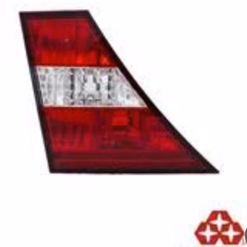 چراغ خطر عقب چپ و راست سمند SE روی صندوق جمع ساز