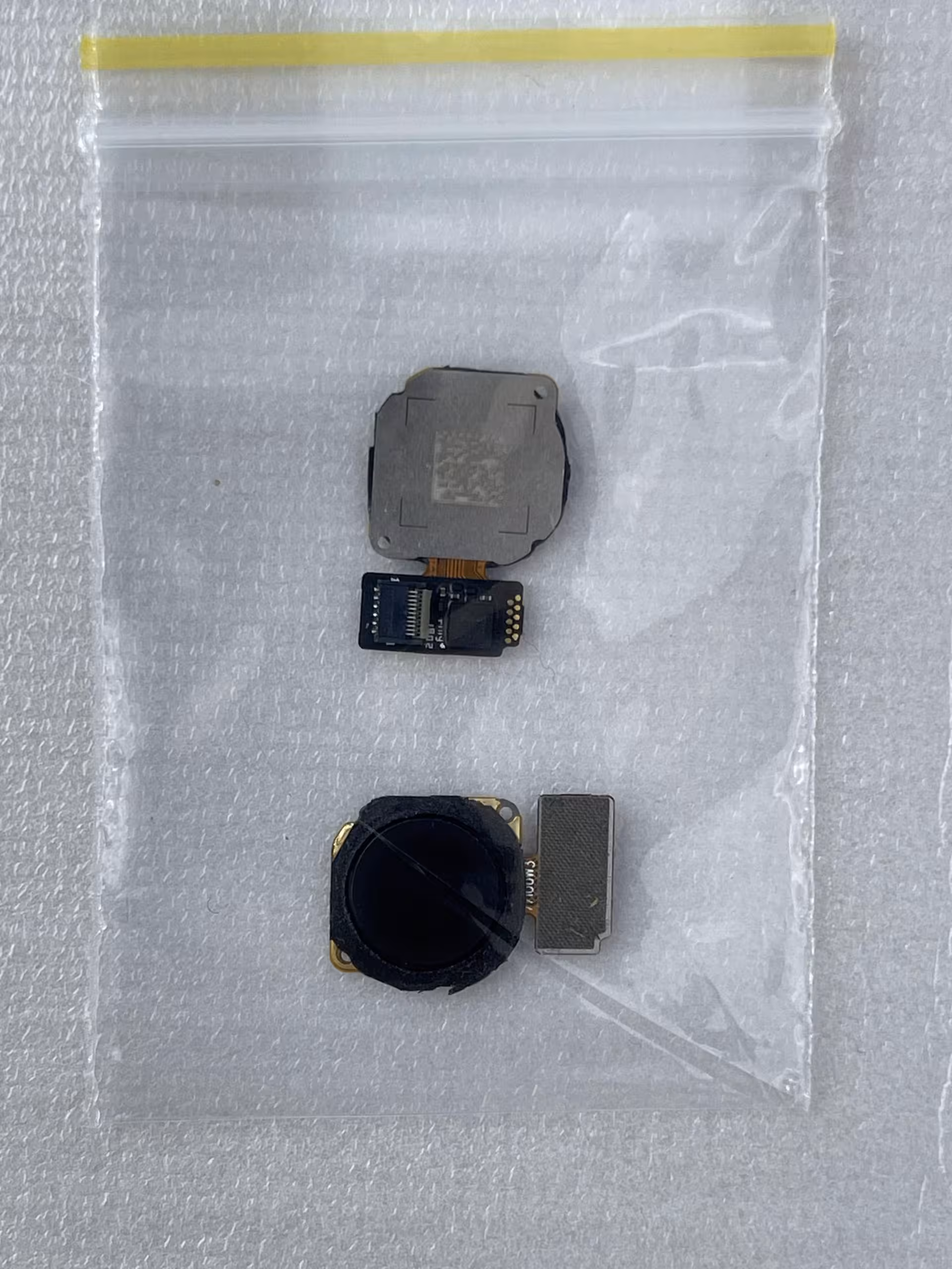 فینگر اثر انگشت هوآوی میت 10 لایتFINGER HUAWEI MATE 10 LITE اصل و فابریک و روکاری در حد آک رنگ مشکی &#8220;اصالت کالا&#8221;:&#8221;اصل&#8221;