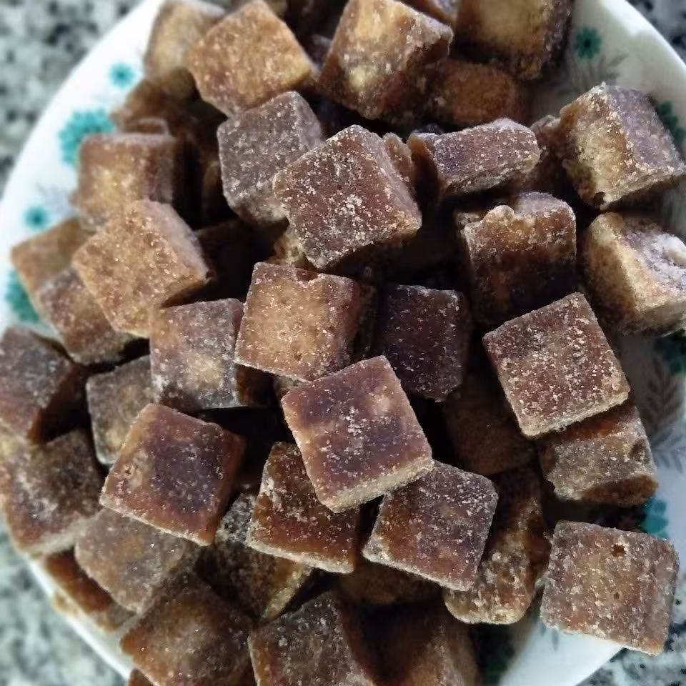 قند قهوه ای با پایه نیشکر