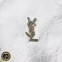 گل سینه طرح YSL نگینی