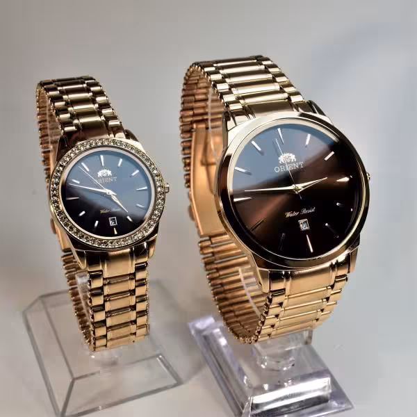 ORIENT DHM1-C0-B CA ست زنانه مردانه ** فول استیل ** رزگلد ** دارای تقویم ** آنتی مغناطیس ** شیشه سافایر