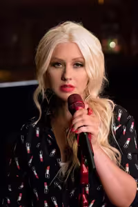 دانلود دوره Christina Aguilera Teaches Singing از Hemethod | آموزش خوانندگی با صدای طلایی پاپ