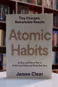 Atomic Habits اثر James Clear