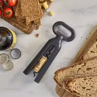 چوب‌پنبه‌بازکن Joseph Joseph مدل Duo | طراحی چندکاره برای باز کردن بطری‌های چوب‌پنبه‌ای، نوشیدنی‌های گازدار و بریدن فویل | رنگ خاکستری | ابعاد 17.5×6.7×3.4 سانتی‌متر | مناسب برای استفاده در خانه، مهمانی و پیک‌نیک | ظاهر شیک و جمع‌وجور