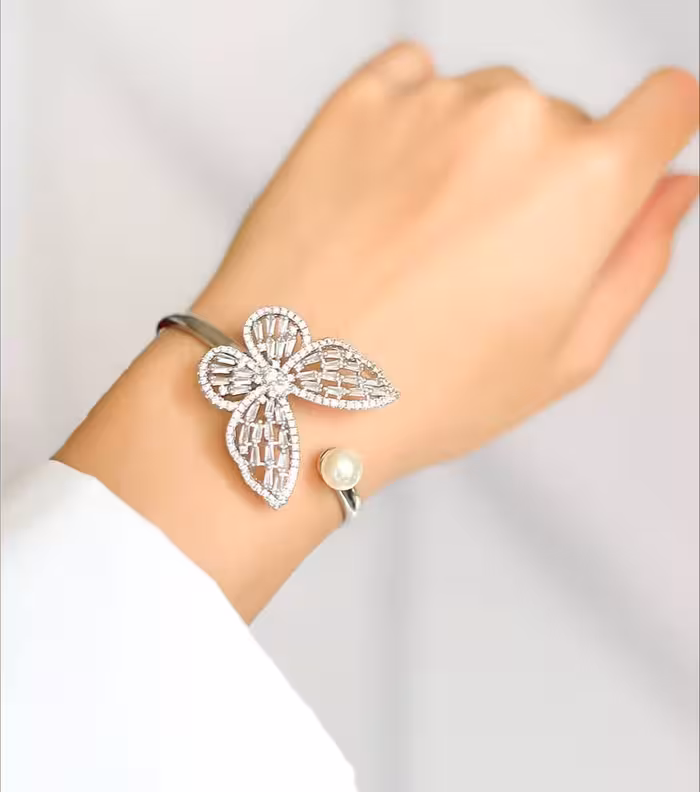 دستبند پروانه نگین باگت