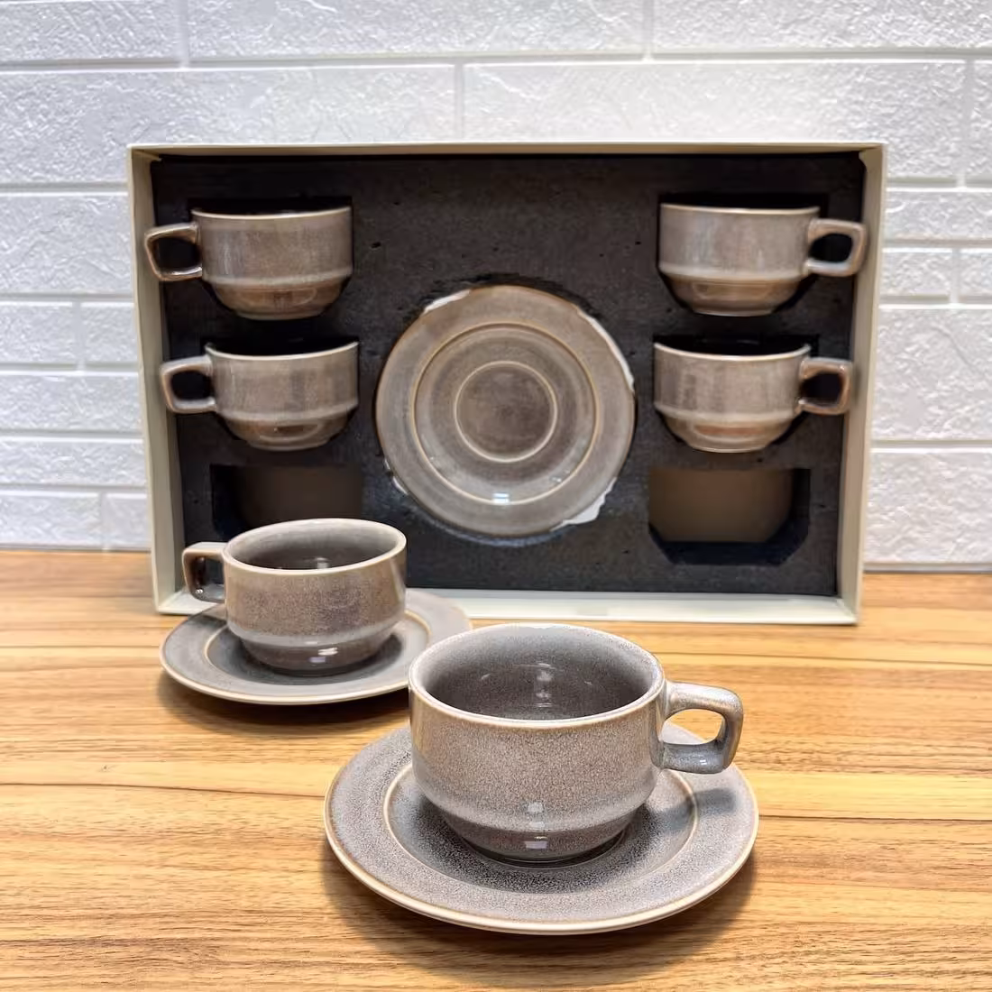 سرویس فنجان و نعلبکی 12 پارچه سرامیکی طوسی قهوه‌ای گرانیتی (2 سایز چای‌خوری و قهوه‌خوری)