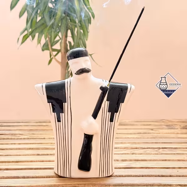 عودسوز و مجسمه مرد بختیاری