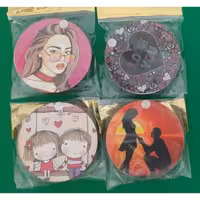 آینه جیبی چوبی  ، دارای سه لایه چوب برای محافظت از آیینه