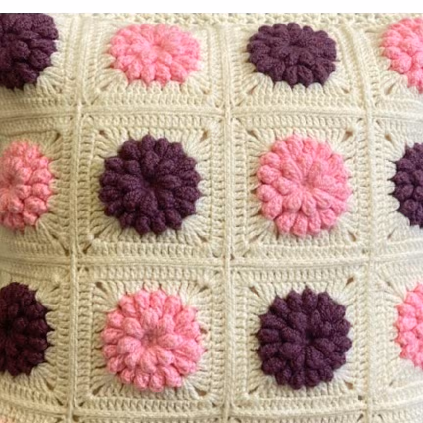 رو کوسنی،در رنگها و مدلهای و سایزهای دلخواه شما ،با نخ اعلا