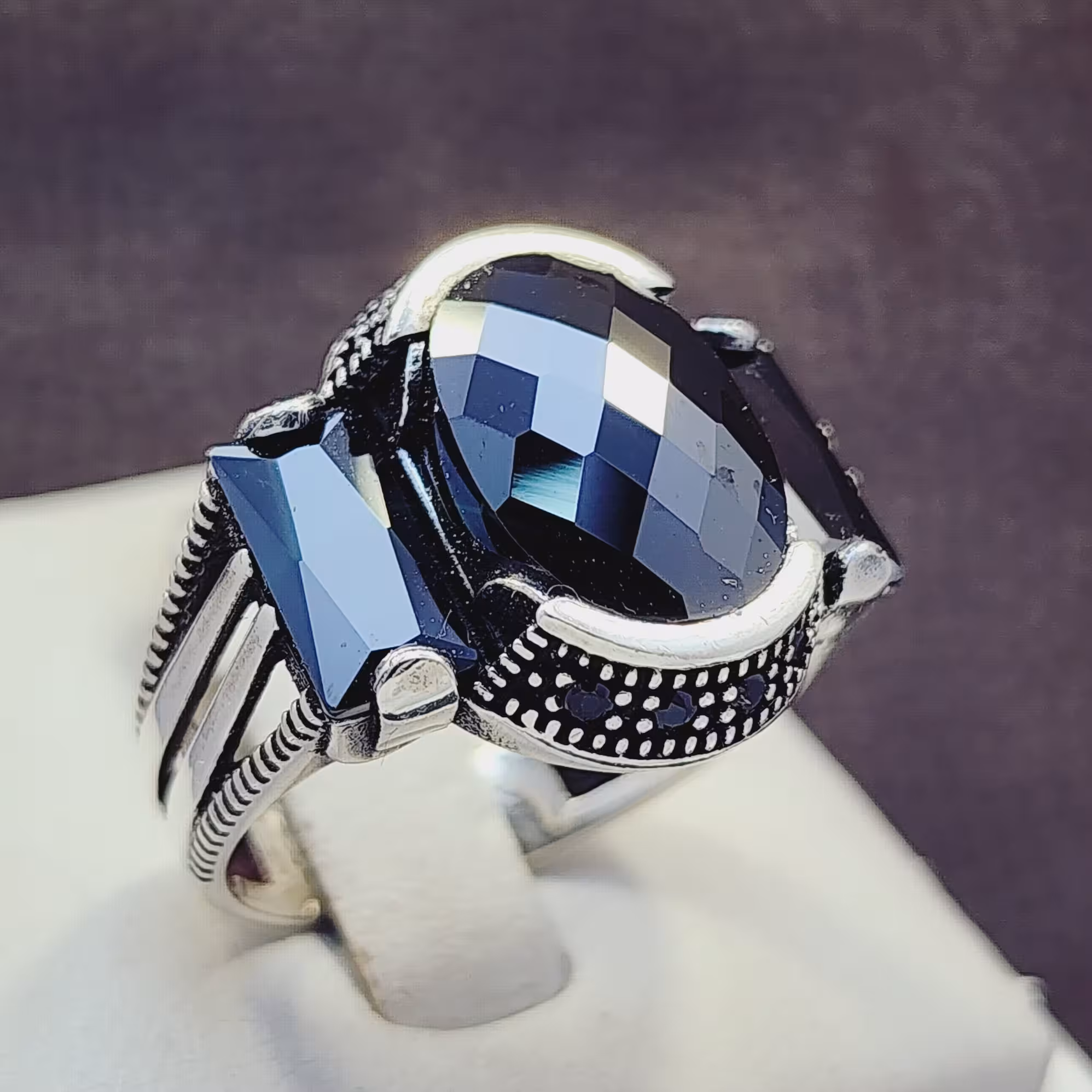 نگین سنتاتیک مشکی مدل فنسی با رکاب نقره زیبا مردانه 