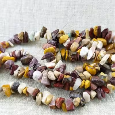ریسه سنگ موکائیت شکسته (طول ریسه 40 سانتیمتر است)
