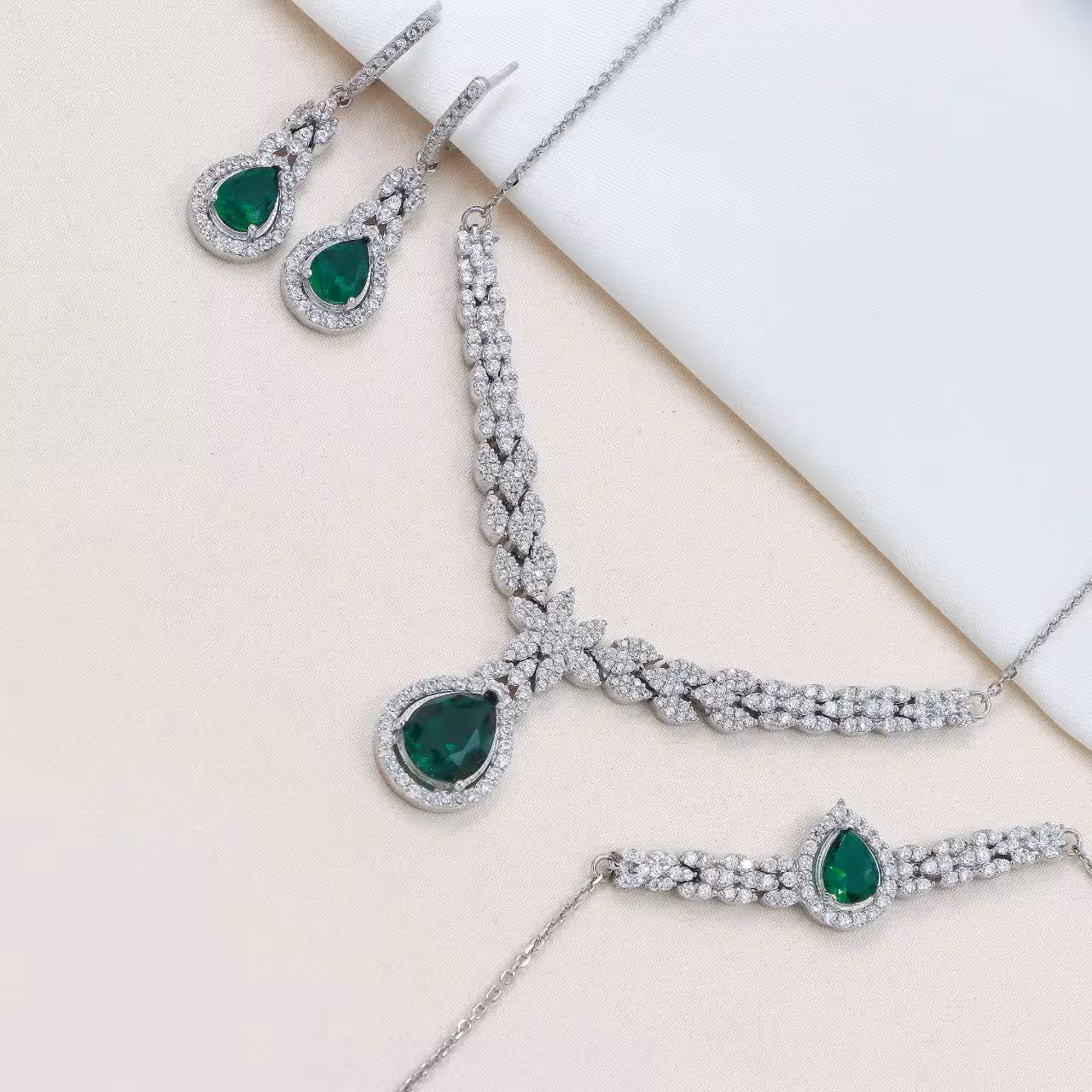 سرویس نقره زمرد جواهری زنانه کد 60298