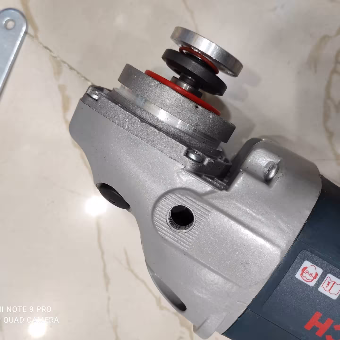 سنگ فرز بوش 
2100 وات 
6500 دور در دقیقه 
برق 220 ولت 
مخصوص سنگ بری 