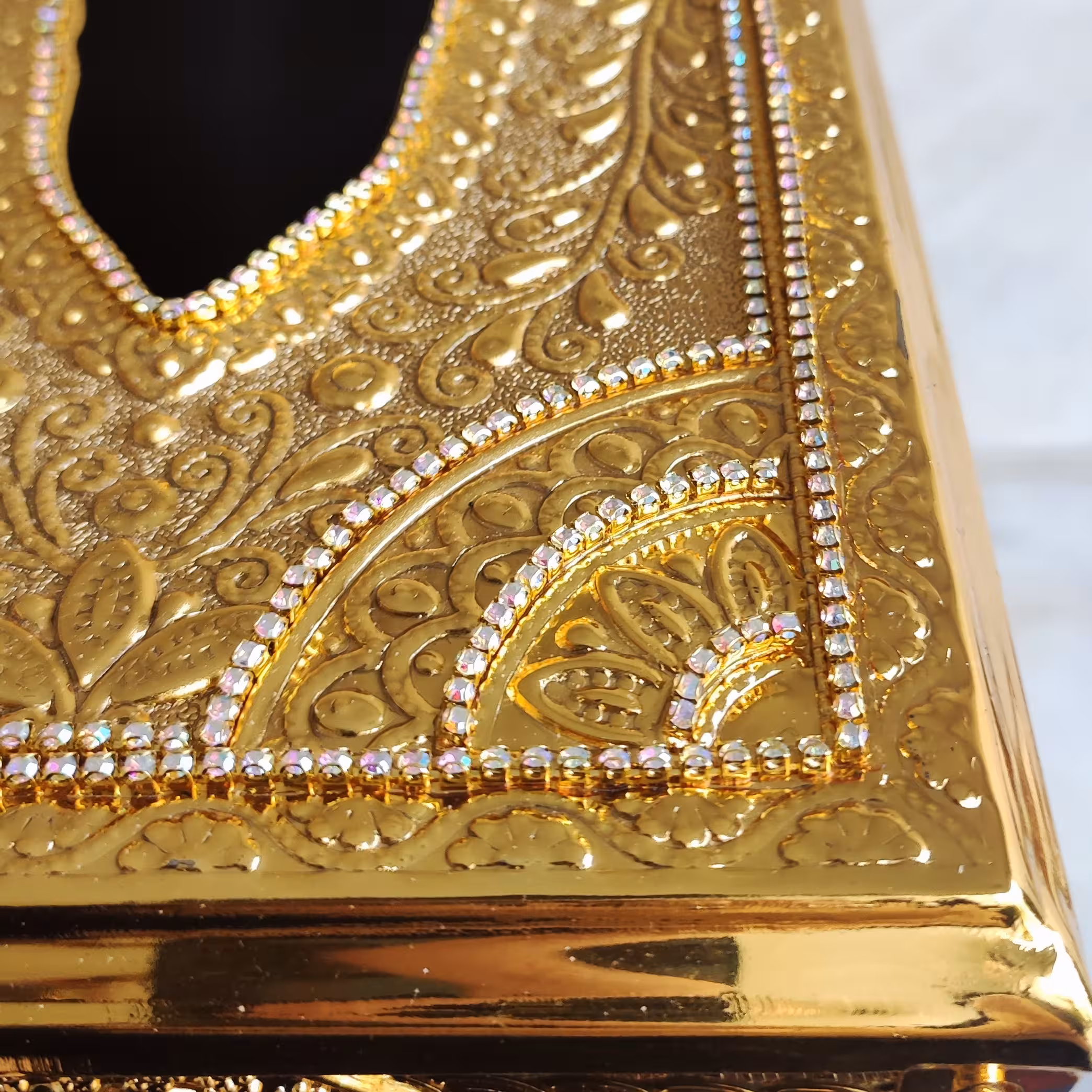 جا دستمال کاغذی نگین کاری شده