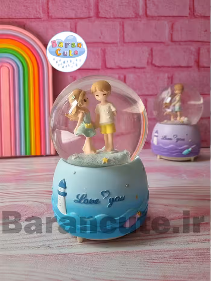 گوی موزیکال پمپی برفی چراغ دار سایز بزرگ طرح دختر و پسر عاشق